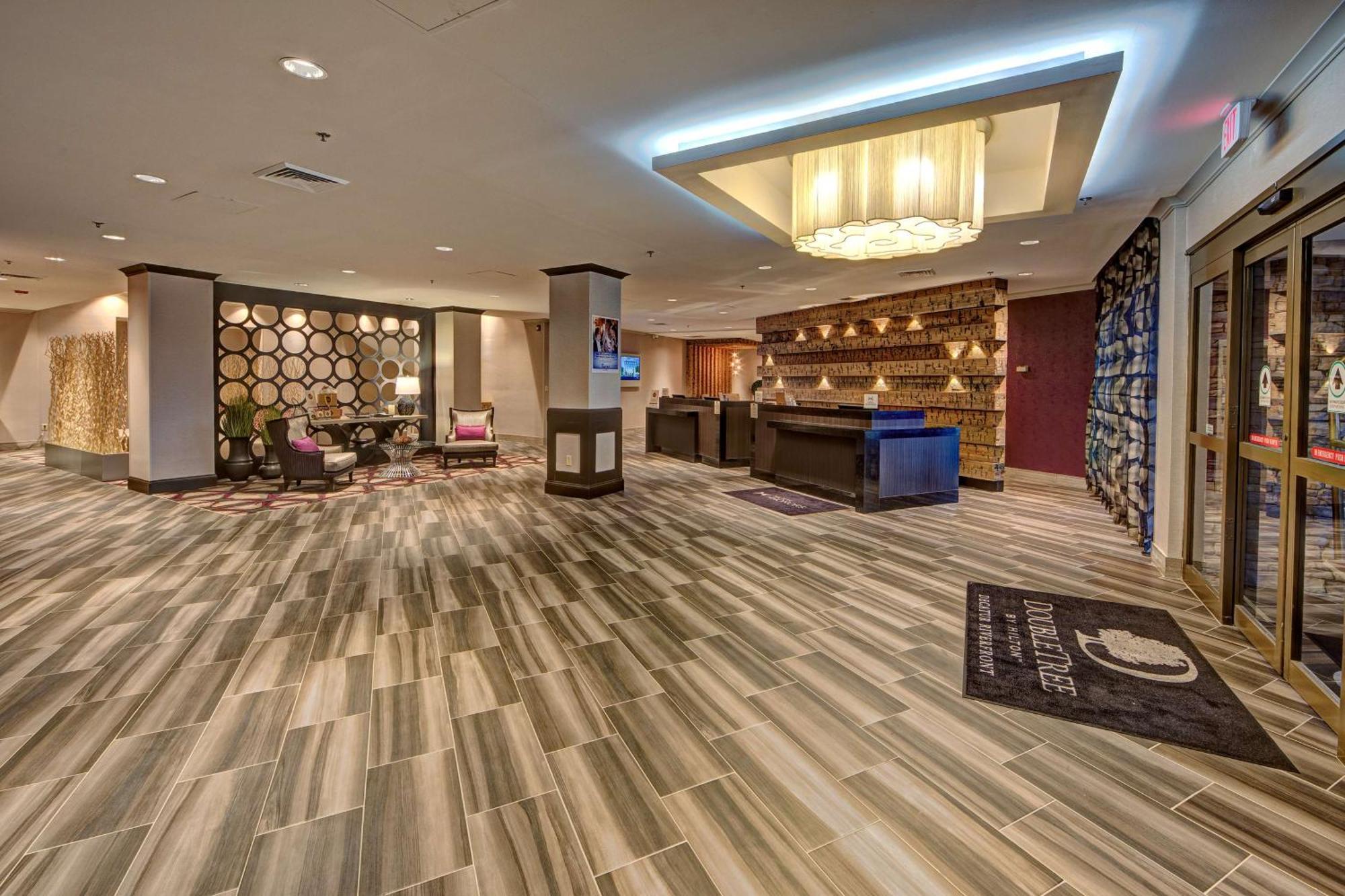 Doubletree By Hilton Decatur Riverfront Exterior photo